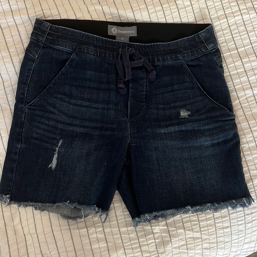 Women’s Jean shorts, distressed